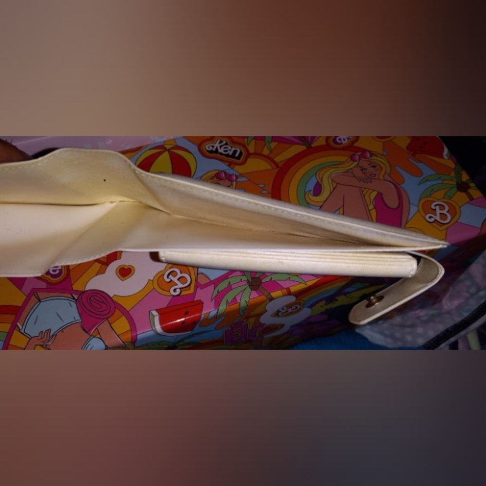 1983 Raindow Barbie Wallet - Picture 4 of 11
